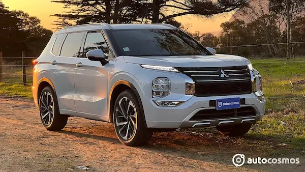 Mitsubishi Outlander SUV de 7 pasajeros para alquiler en Bogotá